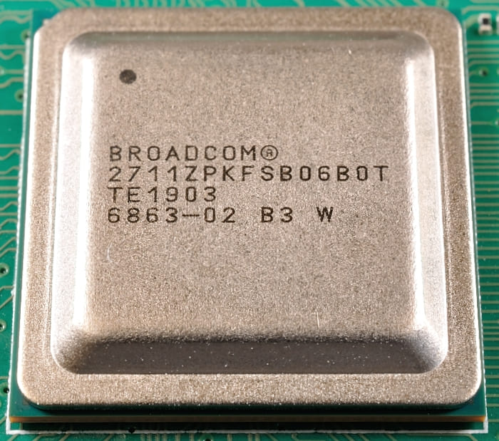 BCM2711_Pi4_chip_700.jpg BCM2711_Pi4_chip_700.jpg