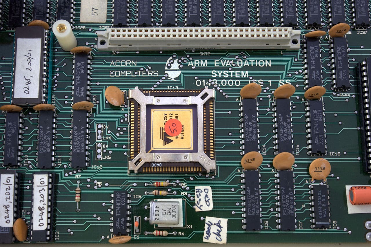 1280px-Acorn-ARM-Evaluation-System.jpg