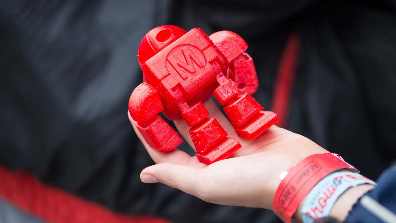 Makey-in-Hand_Andrew-Kelly_MF-NY_2016-min.jpg Makey-in-Hand_Andrew-Kelly_MF-NY_2016-min.jpg