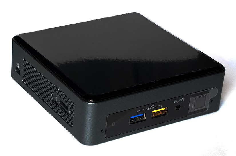 1092px-Intel_NUC8.jpg
